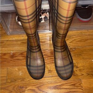 Burberry Checkered Winter Boots - Yellow and Black
